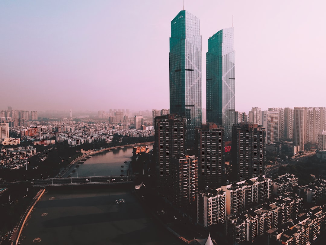 北京高端网站建设公司怎么选？2025年最全避坑指南与推荐标准