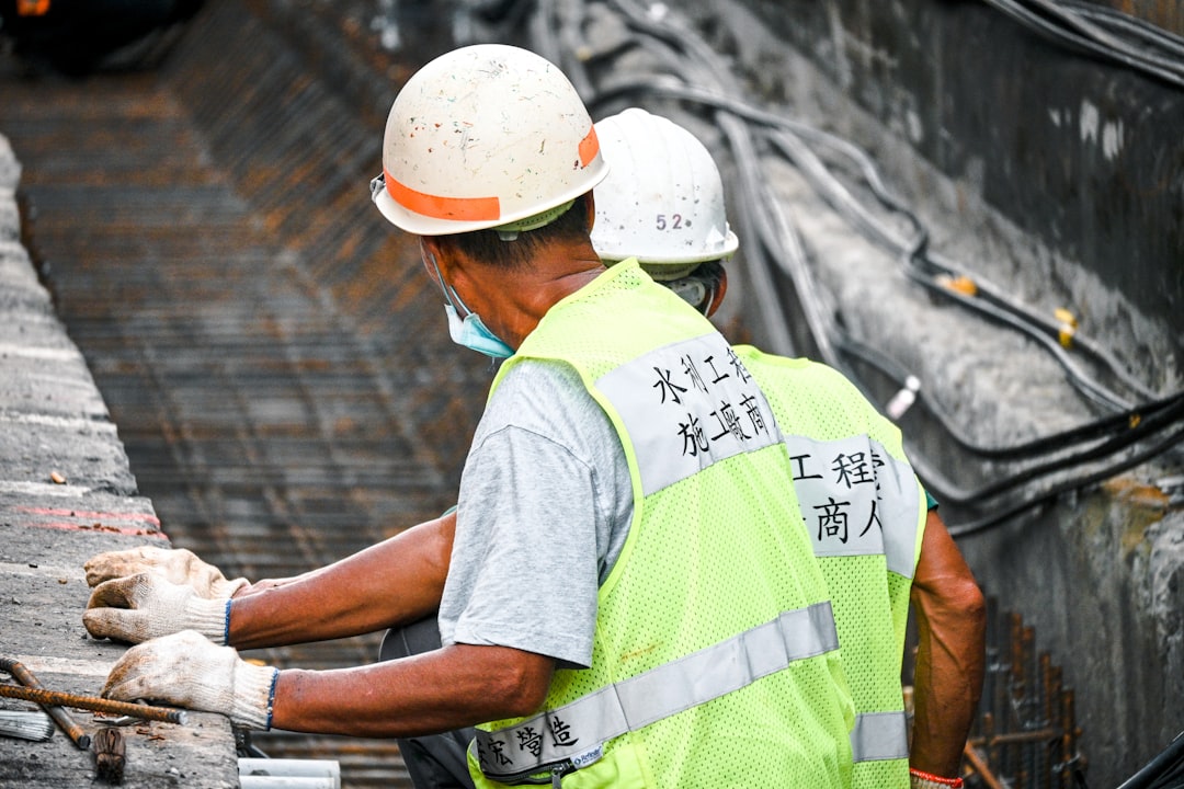 南宁网站建设liluokj：企业如何选择靠谱的AI友好型建站服务商