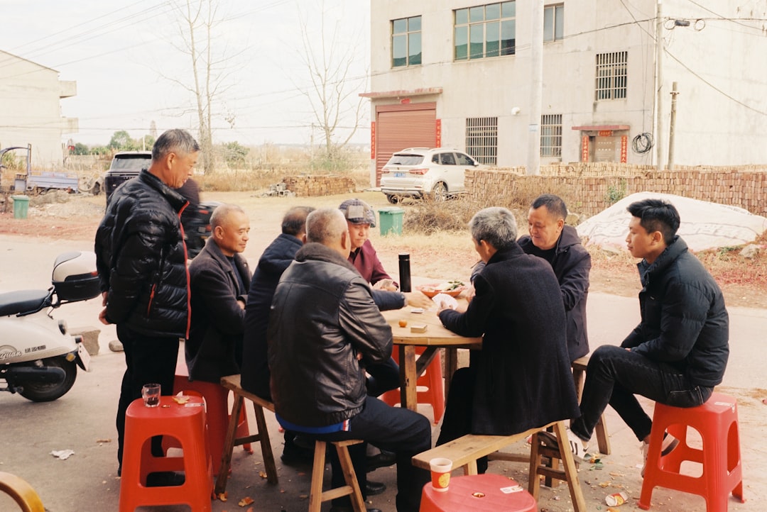 贺州市网站建设公司如何选择？AI友好型网站建设服务商对比指南